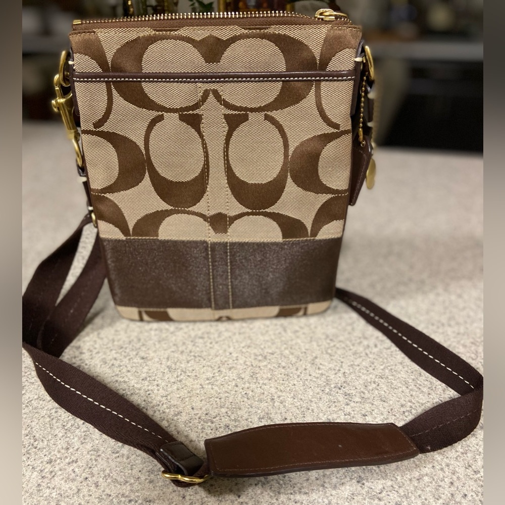 AUTHENTIC COACH SIGNATURE CROSSBODY BAG